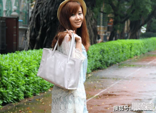 末发成年娇小性XXXXX为何拥有超高人气兼具少女感与成熟魅力 末发成年娇小性XXXXX为何拥有超高人气兼具少女感与成熟魅力