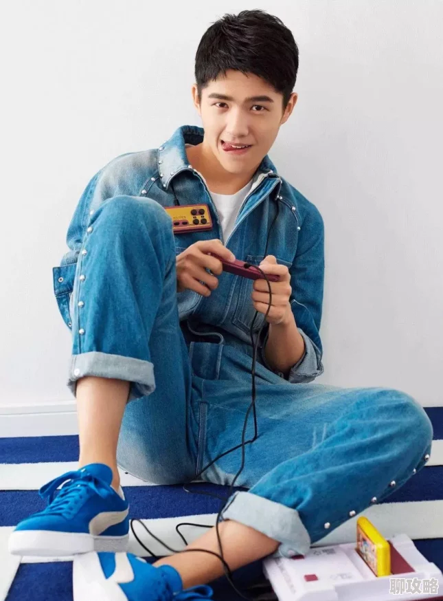 球球大作战:轻松学会打出笑脸符号技巧,网友热评分享法 球球大作战:轻松学会打出笑脸符号技巧,网友热评分享法